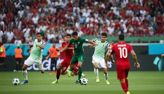 EM-Spiel Portugal gegen Türkei: Ordner grätscht schmerzhaft Goncalo Ramos um